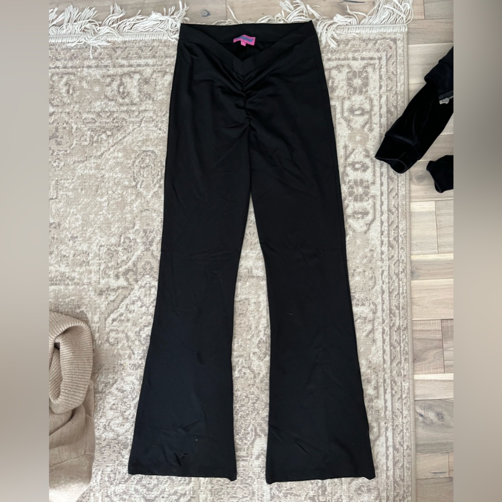 Edikted yoga flares